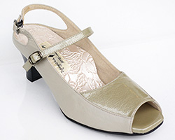 外反母趾予防パンプス